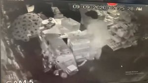 Robbery in store (CCTV VEDIO)!!!!...