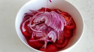 Салат из помидоров с базиликом