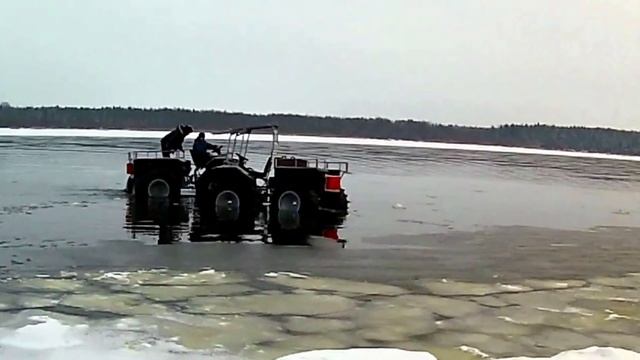 Выход на лед переломок на самодельных обдирышах Краз Лапоть и заводских шинах ТРЭКОЛ на течениии. смотреть онлайн