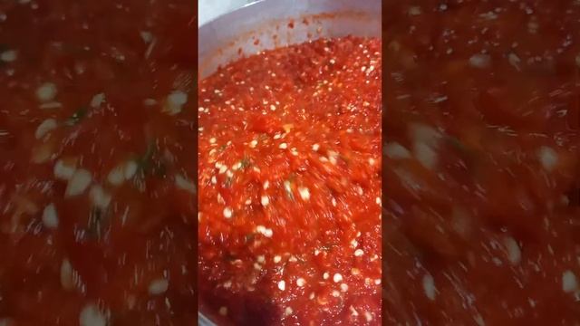 Острый соус на зиму из красного стручкового перца #foodshorts #заготовкиназиму смотреть онлайн