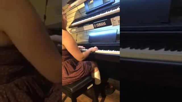 My friend Megan plays piano смотреть онлайн