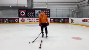 ХОККЕЙНЫЙ ФИНТ/ПЕРЕКИД ШАЙБЫ С НЕУДОБНОЙ СТОРОНЫ/CHIP BACKHAND
