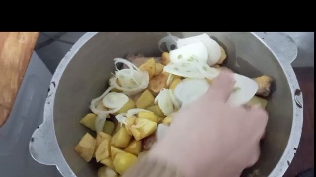 Голень с картофелем сочно и вкусно.  Chicken drumsticks.