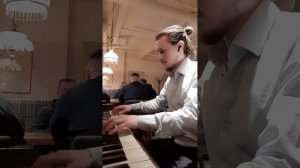 Feeling Good piano in cafe 28 03 2024
