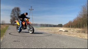 KTM LC4 640 supermoto burnout