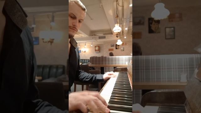 Boogie woogie piano in cafe. just for fun #piano #jazz #cafe #boogie