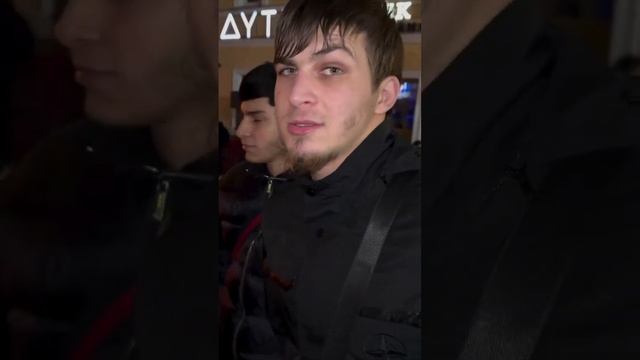 Похождение чеченцев в Москве, а Русские так ходят в Грозном интересно .