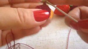 Вяжем виноград крючком.