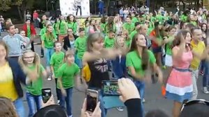 Флешмоб лагеря Шоколад в Краматорске