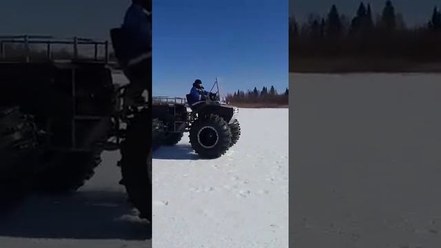 Долгожданный вездеход добрался по зимнику до владельца. Владелец доволен. Пневмоход Ураган #shots смотреть онлайн