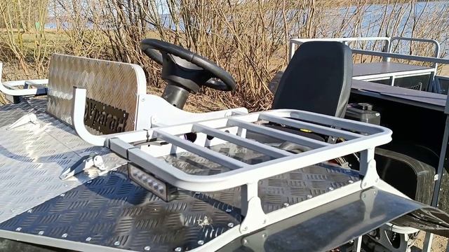 Сравниваем на воде протекторы обдирышей. Обзор лебедки. Штурмуем валуны на легком пневмоходе Ураган. смотреть онлайн