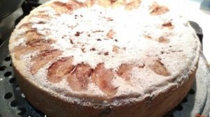 Шарлотка с яблоками и персиками