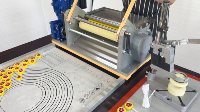 РЕЖУЩАЯ МАШИНА ДЛЯ КОНФЕТ ДИАМЕТРОМ ДО 35 мм / DISC CUTTER MACHINE FOR CANDIES UP TO 35 MM DIAMETER