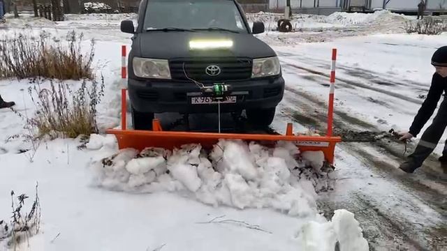 Снегоуборочный отвал на Toyota Land Cruiser 80, 105 - трейлер.