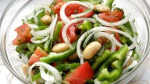 Салат из помидоров с болгарским перцем и фасолью