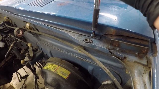 Stripped Screws and Broken Bolts - Datsun Z Rebuild Episode 3 смотреть онлайн