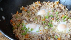 Плов с отварной говядиной и перепелиными яйцами