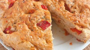 Хлеб с запеченным перцем и травами