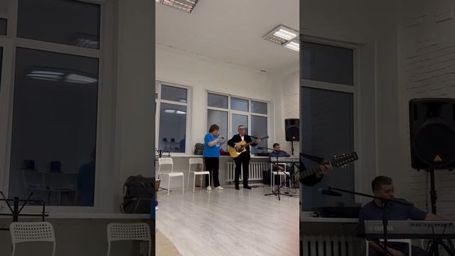 Светит не знакомая звезда.