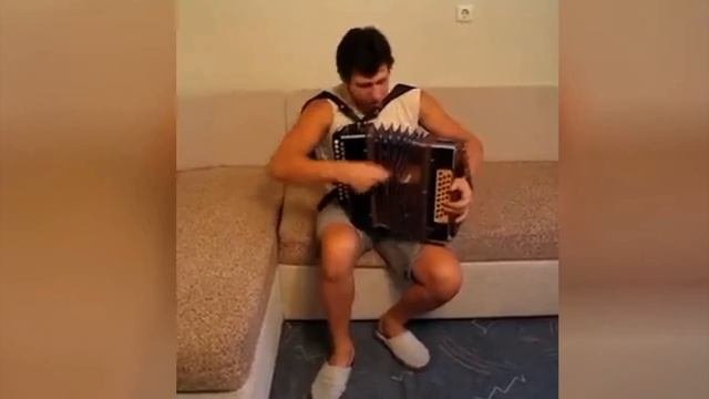 ИГОРЬ РАСТЕРЯЕВ..