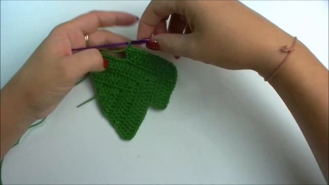 Вяжем игрушку елочку крючком DYI