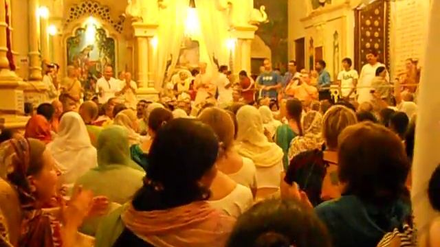 Медитация на Вриндаван. Кришна-Баларам Мандир 5.