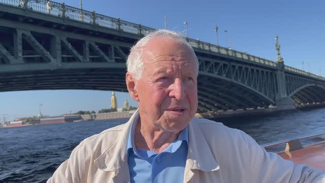 Троицкий мост и его секреты: поворотный пролет и новая арка смотреть онлайн