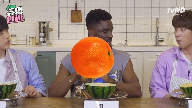 수박뷔페 ★최초★먹방!! 올여름 폭염 더위 OUT! 이런 수박;; (feat.수박스테이크, 수박버거, 수박라면, 수박초밥) 🍉 [유명인싸] EP.6 смотреть онлайн