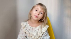 Каримова Алиса, 3,5 года. Визитка