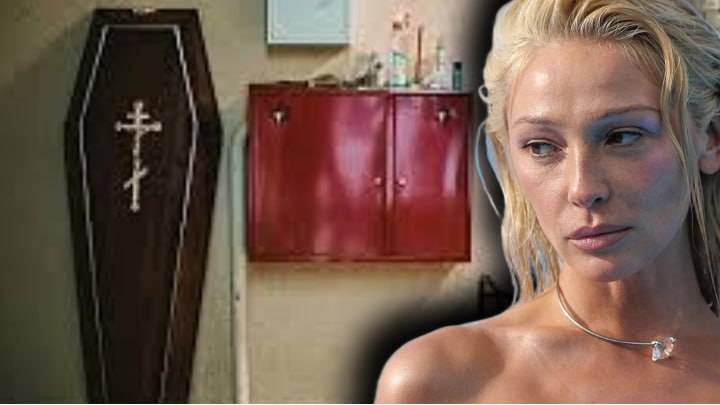 Страшная картина Гроб в доме Ивлеевой ждет когда привезут тело смотреть онлайн