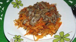 Тушенная капуста с вешенками