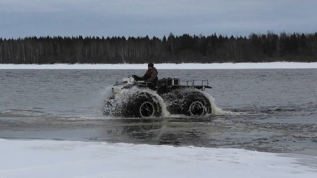 Вездеходы выходят на лед в сильный ветер. Не самодельные вездеходы весом 680 и 850 кг. Обзор и тест. смотреть онлайн