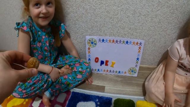 УГАДАЙ ЕДУ или СЪЕШЬ ЭТО.ЧЕЛЛЕНДЖ ЛЕРЫ и Кати.Голдилокс.Смешное видео.GUESS FOOD or EAT IT.CHALLENG