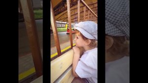 Илья Авербух и Лиза Арзамасова с сыном Лёвой на прогулке.
