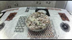 Салат с копчёной  курицей  и  грибами