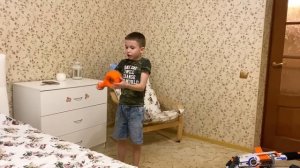 Nerf War dad with son against aliens нерф вар папа с сыном против пришельцев