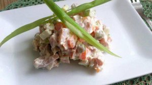 Салат с копченой красной рыбой
