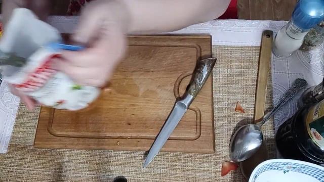 Салат из соленой форели.