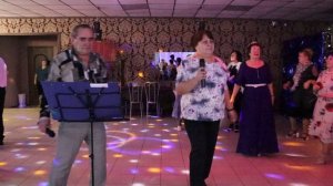 песня "Когда зима" поёт семья Исаевых Лена и Толя