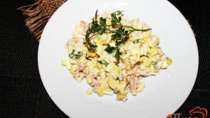 Салат из кукурузы, колбасы и яиц