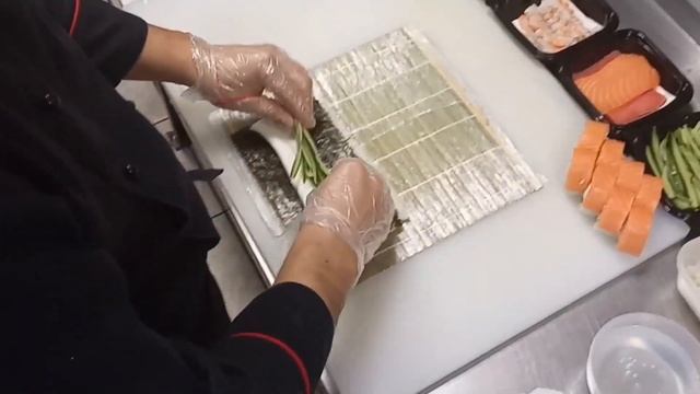 • Суши Аки приготовление роллов Филадельфия • смотреть онлайн