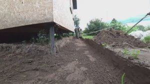 Шабашка в деревне . Мягкая отмостка , мембрана , песок и щебень. Пополнил копилку .