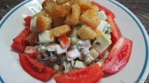 Салат с маринованным кабачком