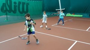 Children's group tennis training from the beginning level.