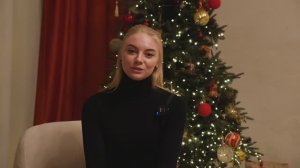 Девушка первый раз на объекте, где сделан "Хоумстейджинг в бетоне": wow-эффект!