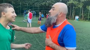 Мигранты опять выгоняют детей с футбольного поля .
