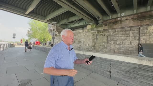 Почему заросли мхом опоры моста Гогенцоллернов? смотреть онлайн