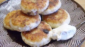 Сырники без яиц с орехами и изюмом