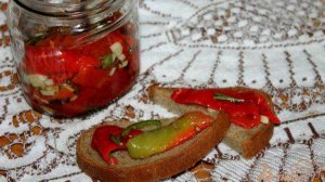 Закуска из печеного сладкого перца с чили и травами