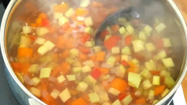ЗДРАВОСЛОВНА ЗЕЛЕНЧУКОВА СУПА СЪС СПАНАК, СИРЕНЕ И ЕЛДА. Вкусна и лесна рецепта!